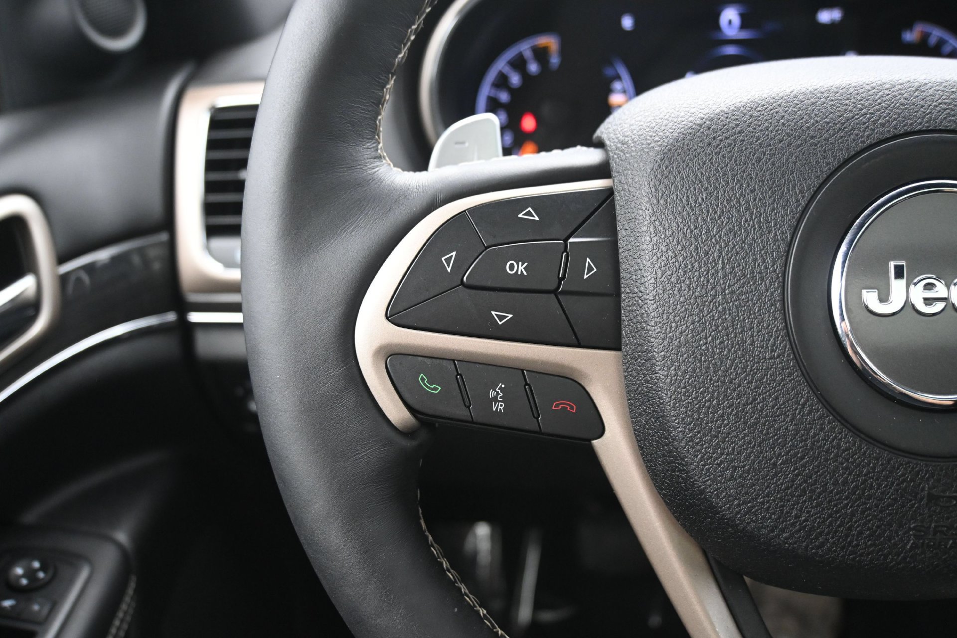 Used 2017 Jeep Grand Cherokee Overland AWD/4WD image 21