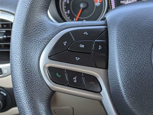 Used 2019 Jeep Cherokee Latitude w/ Popular Appearance Group FWD image 23