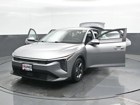 Used 2025 Kia K4 FWD image 47