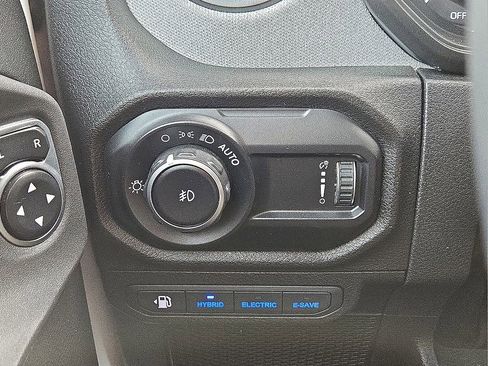 Used 2024 Jeep Wrangler Unlimited image 25