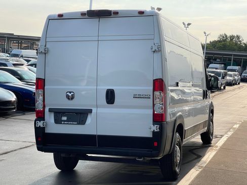Used 2023 RAM ProMaster 2500 w/ Convenience Group FWD image 3