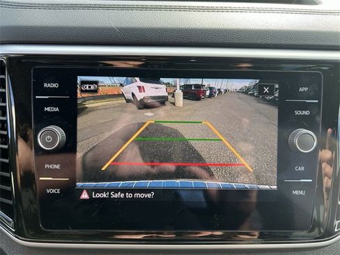 Used 2023 Volkswagen Atlas SE w/ Panoramic Sunroof Package image 17