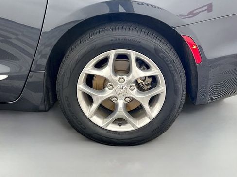 Used 2019 Chrysler Pacifica Limited FWD image 39