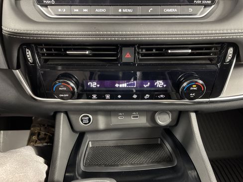 Used 2023 Nissan Rogue SV image 24