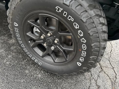 Certified 2026 Jeep Gladiator Sport AWD/4WD image 7