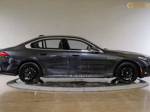 Used 2025 BMW 530i RWD image 9