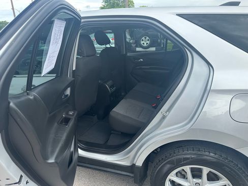 Used 2022 Chevrolet Equinox LT w/ Driver Convenience Package image 14