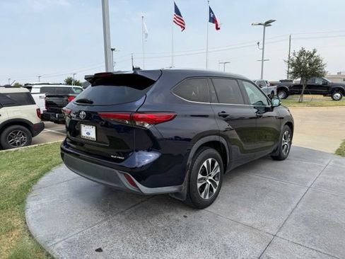 Used 2020 Toyota Highlander XLE AWD/4WD image 7