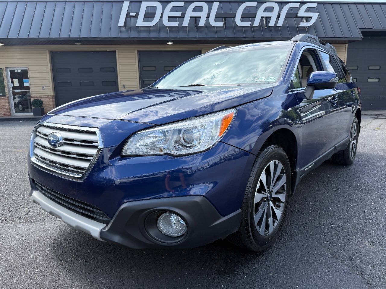 Used 2017 Subaru Outback 2.5i Limited w/ Popular Package #5 AWD/4WD image 1