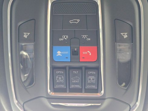 New 2025 Jeep Grand Cherokee Limited AWD/4WD image 40