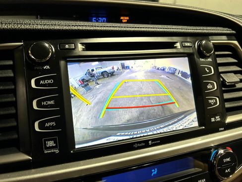 Used 2015 Toyota Highlander Limited image 22