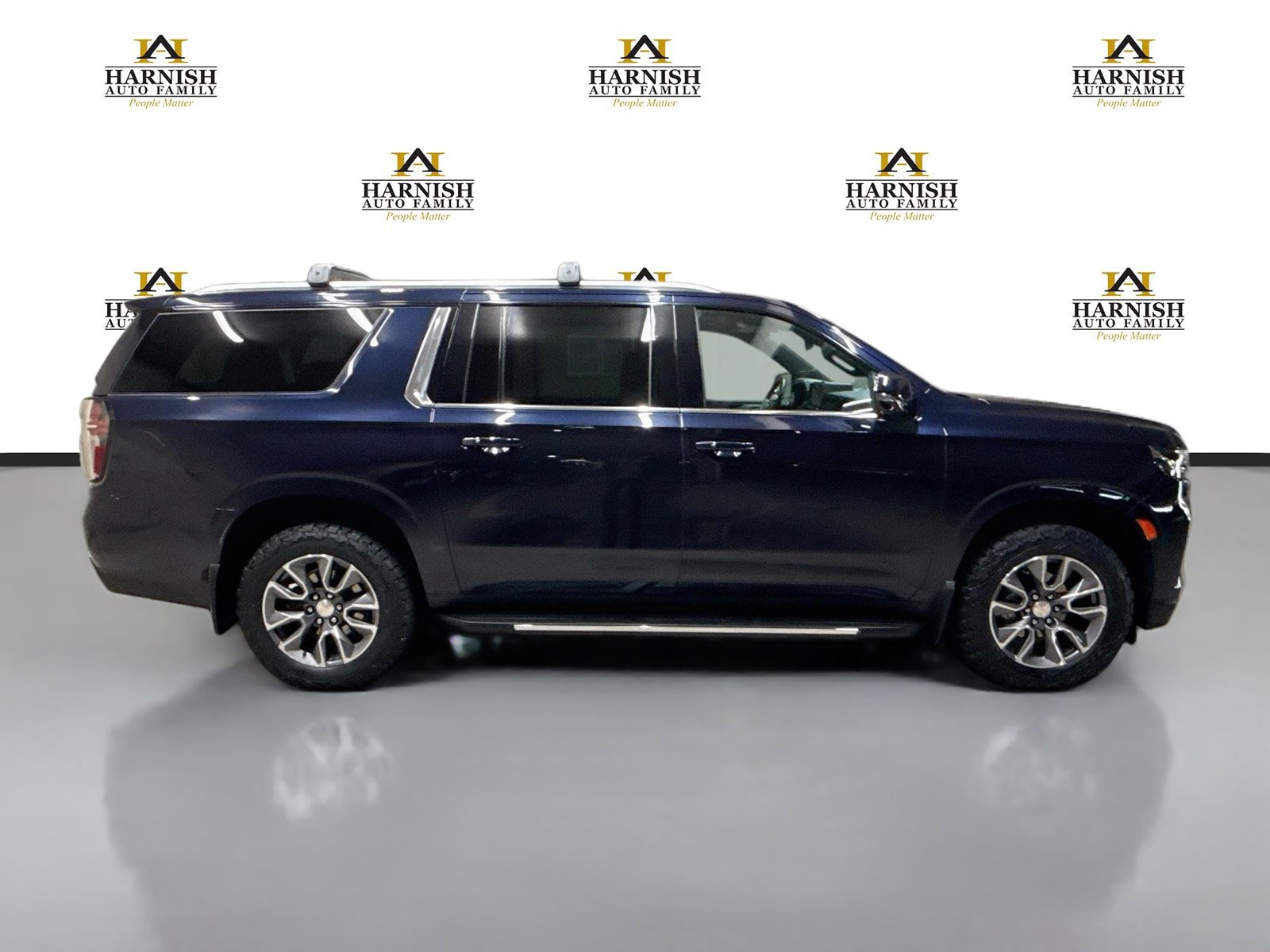 Used 2023 Chevrolet Suburban LT w/ Luxury Package AWD/4WD image 5