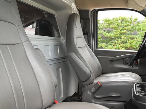 Used 2022 Chevrolet Express 2500 Work Van w/ Driver Convenience Package image 17