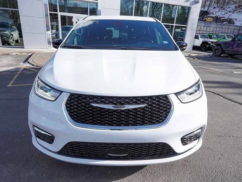 New 2026 Chrysler Pacifica Select image 2