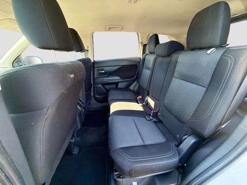Used 2019 Mitsubishi Outlander SE AWD/4WD image 20