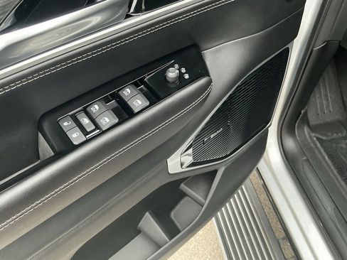 Used 2023 Jeep Wagoneer Series III w/ Premium Group I image 17