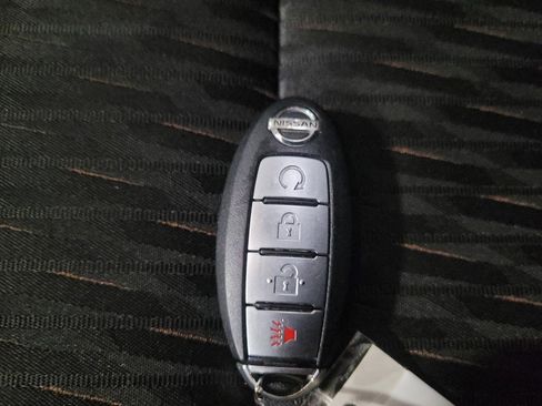 Used 2017 Nissan Rogue SV image 32