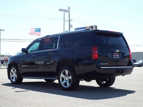 Used 2015 Chevrolet Suburban LTZ RWD image 8