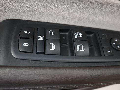 Used 2017 Chrysler Pacifica Touring-L w/ Tire & Wheel Group image 15