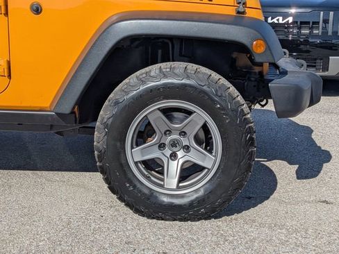 Used 2013 Jeep Wrangler Unlimited Rubicon w/ Connectivity Group AWD/4WD image 10