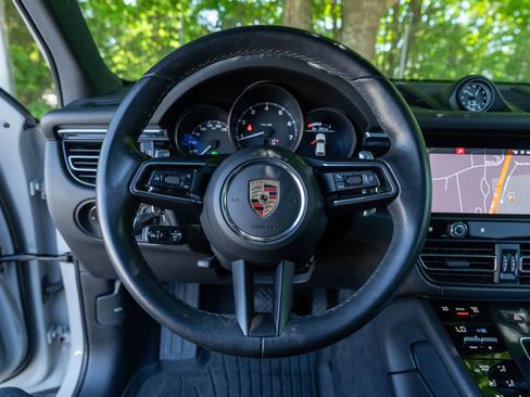 Certified 2023 Porsche Macan AWD/4WD image 24