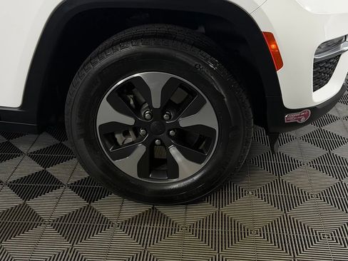 Used 2023 Jeep Grand Cherokee 4WD 4xe image 13