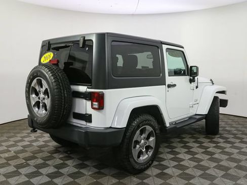 Used 2018 Jeep Wrangler Sahara w/ Connectivity Group AWD/4WD image 12