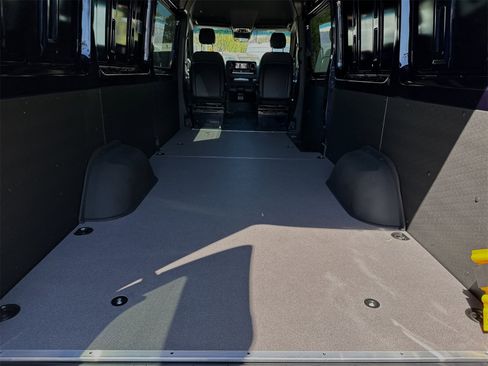 Used 2024 Mercedes-Benz Sprinter 2500 image 16