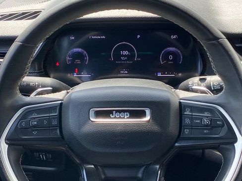 Used 2023 Jeep Grand Cherokee Altitude AWD/4WD image 8