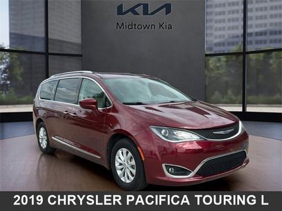 Used 2019 Chrysler Pacifica Touring-L w/ Tire & Wheel Group