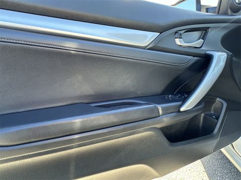 Used 2019 Honda Civic Touring image 21