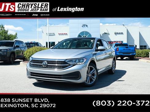 Used 2022 Volkswagen Jetta SE FWD image 1