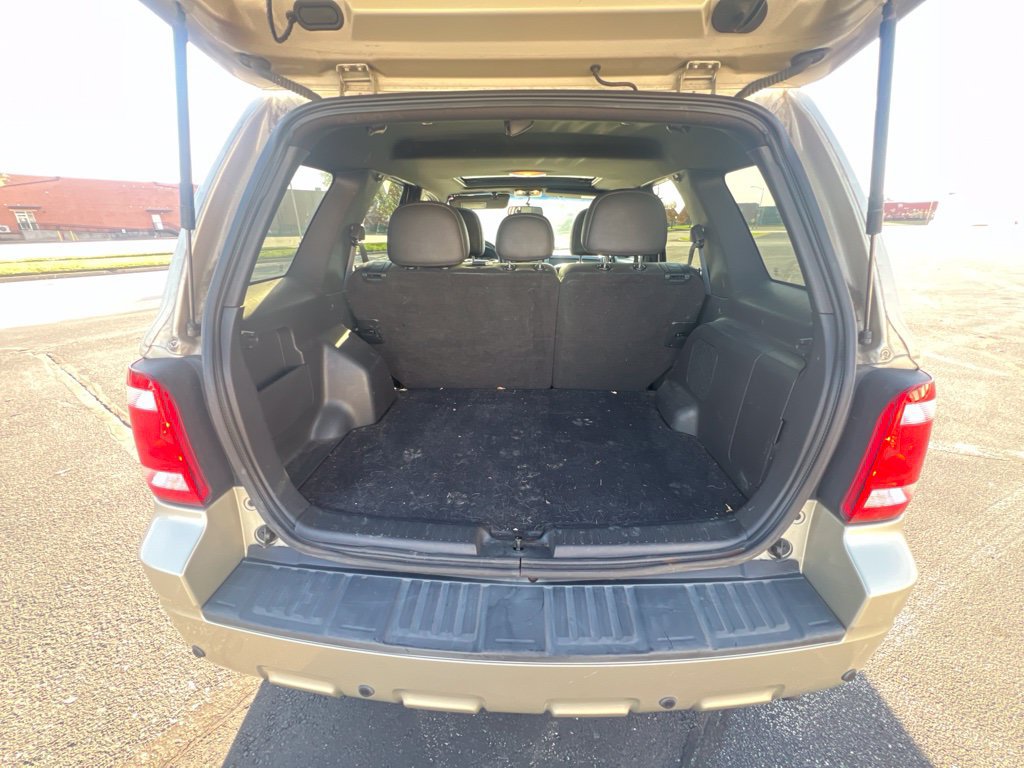 Used 2011 Ford Escape Limited w/ 302A Rapid Spec Order Code FWD image 12