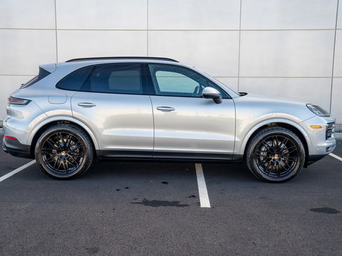 Used 2025 Porsche Cayenne image 8