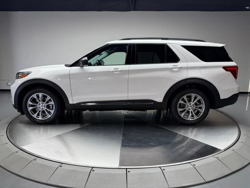 Used 2022 Ford Explorer XLT w/ Equipment Group 202A RWD image 4
