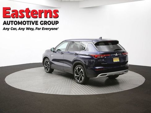 Used 2023 Mitsubishi Outlander SE image 62