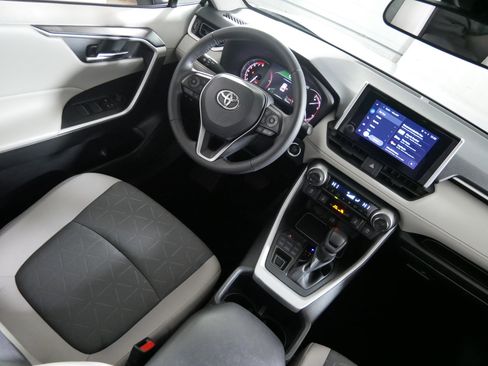 Used 2023 Toyota RAV4 XLE image 9