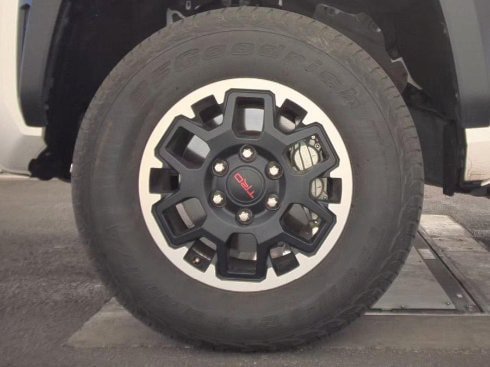 Used 2025 Toyota Tacoma TRD Off-Road AWD/4WD image 2