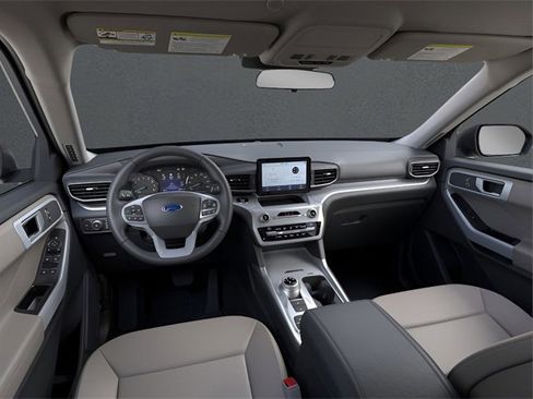 Used 2024 Ford Explorer XLT w/ Equipment Group 202A image 9