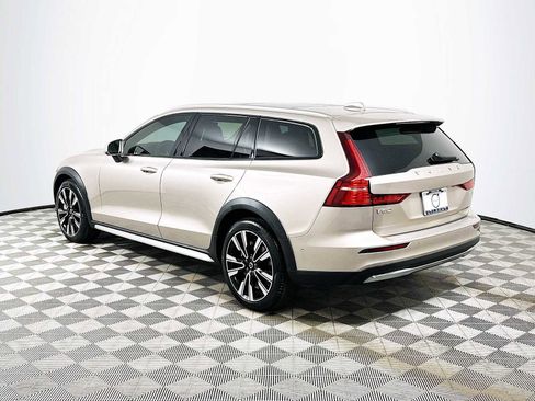 Used 2025 Volvo V60 B5 Cross Country Ultra w/ Protection Package Premier image 5