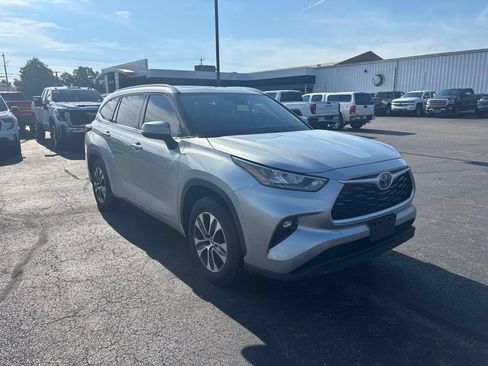 Used 2020 Toyota Highlander XLE FWD image 5
