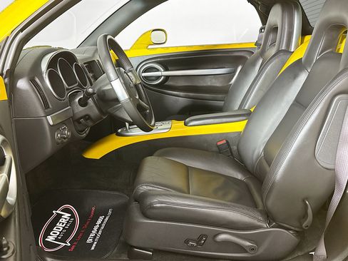 Used 2004 Chevrolet SSR RWD image 20
