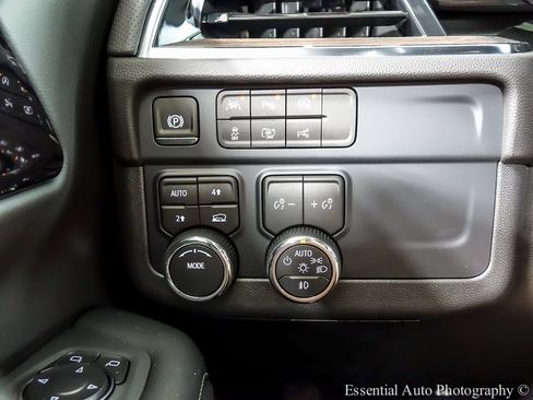 New 2026 Chevrolet Suburban Premier image 22