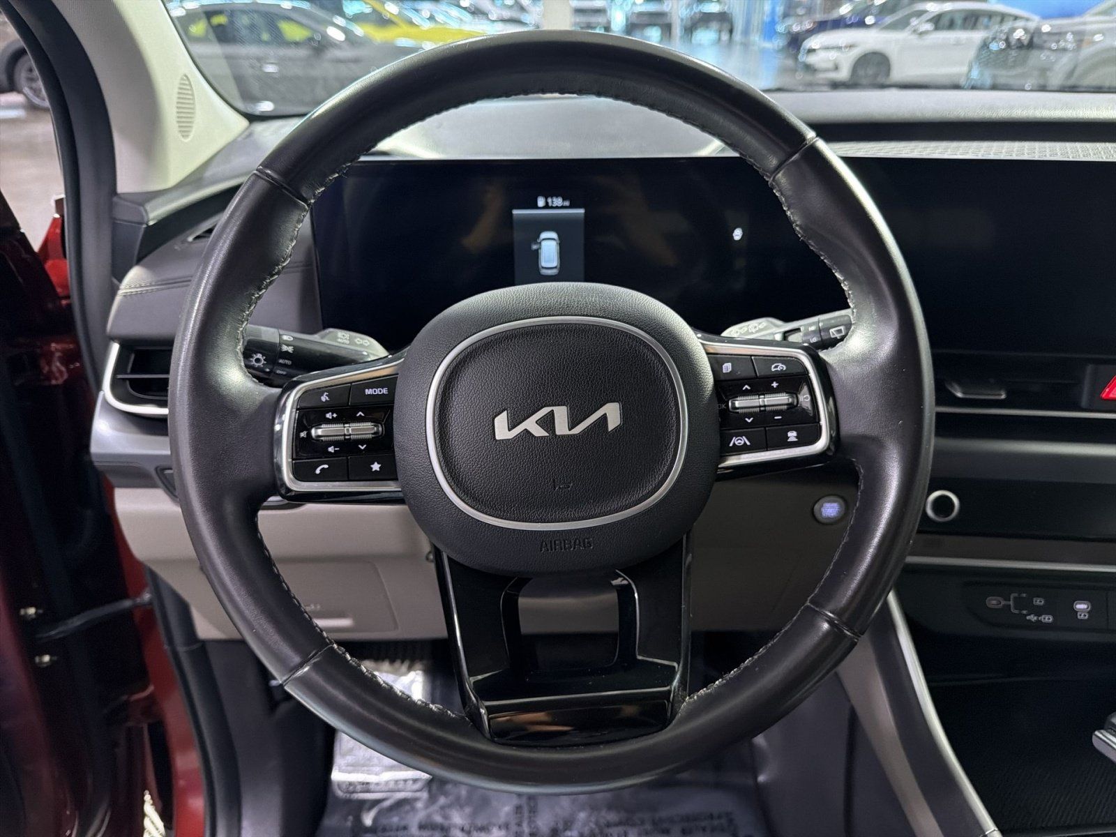 Used 2025 Kia Carnival FWD image 23