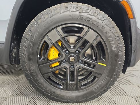 Used 2024 Rivian R1T Adventure AWD/4WD image 11
