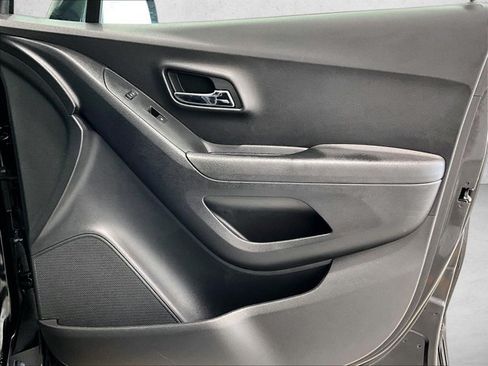 Used 2019 Chevrolet Trax LS FWD image 19