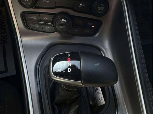 Used 2019 Dodge Challenger SXT image 15