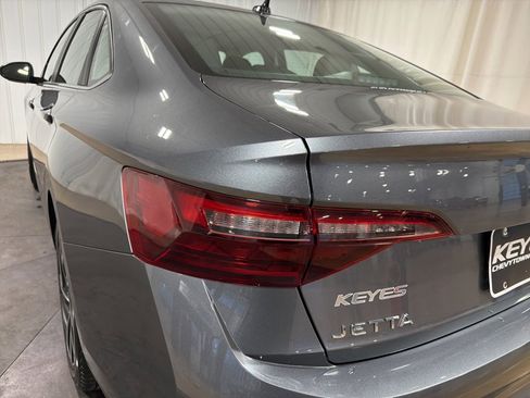 Used 2023 Volkswagen Jetta SEL image 15