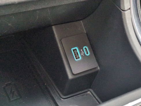 Used 2024 Ford Edge Titanium image 30