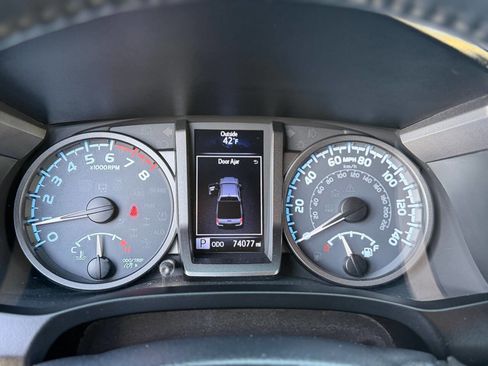 Used 2019 Toyota Tacoma TRD Off-Road image 14